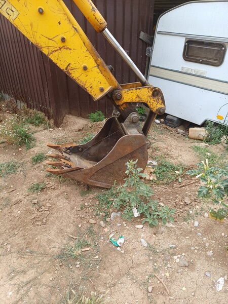 Buldoexcavator de vanzare zona Militari.