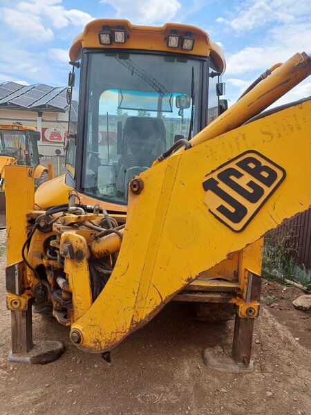 Buldoexcavator de vanzare zona Militari.