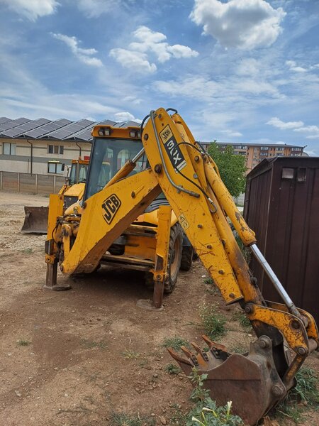 Buldoexcavator de vanzare zona Militari.